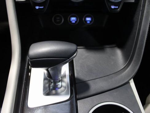 Used 2023 Genesis G70 2.0T image 32