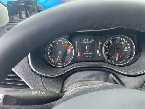 Used 2022 Jeep Cherokee Latitude w/ Sun & Sound Group AWD/4WD image 11