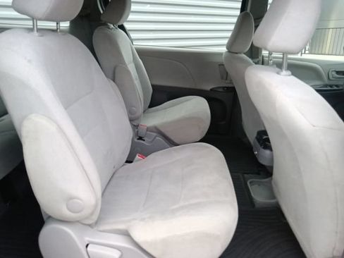 Used 2015 Toyota Sienna L FWD image 30