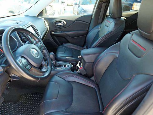 Used 2020 Jeep Cherokee Trailhawk w/ Cold Weather Group image 10