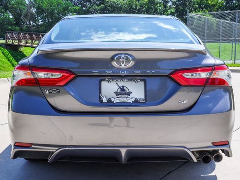 Used 2018 Toyota Camry SE FWD image 17