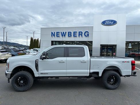 Used 2025 Ford F350 Lariat w/ Camper Package image 4