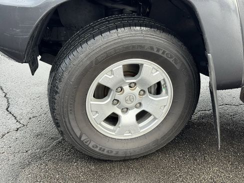 Used 2014 Toyota Tacoma PreRunner w/ SR5 Package image 38