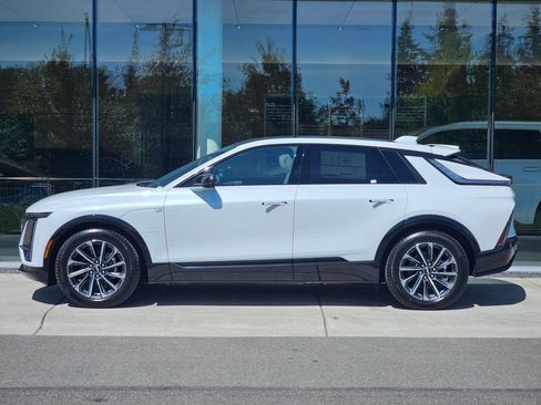 New 2026 Cadillac Lyriq Sport AWD/4WD image 2