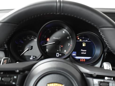 Used 2026 Porsche Macan AWD/4WD image 20