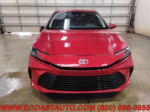 Used 2025 Toyota Camry LE image 7