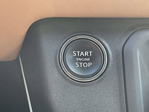 Used 2023 Land Rover Defender 130 X-Dynamic SE image 28