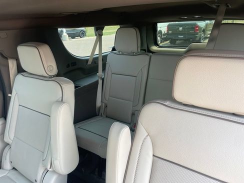 Used 2025 GMC Yukon XL Denali w/ Denali Reserve Package AWD/4WD image 11