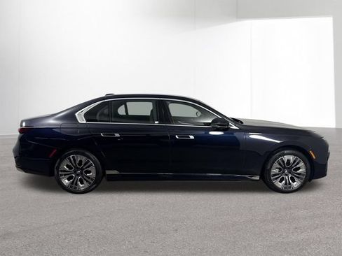 Used 2023 BMW i7 xDrive60 AWD/4WD image 35