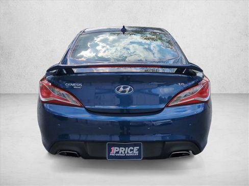 Used 2015 Hyundai Genesis 3.8 image 3