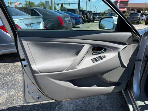Used 2011 Toyota Camry LE FWD image 10