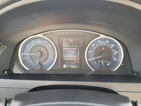 Used 2017 Toyota Camry XLE image 30