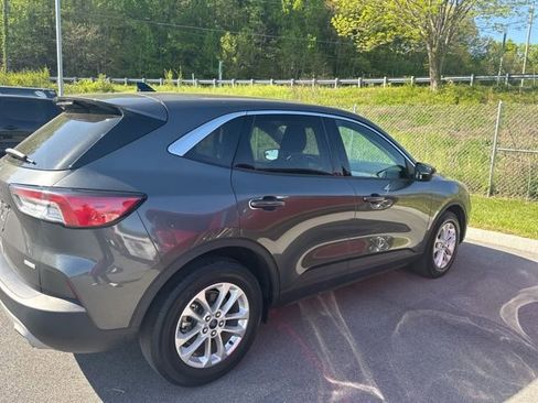 Used 2020 Ford Escape SE image 25