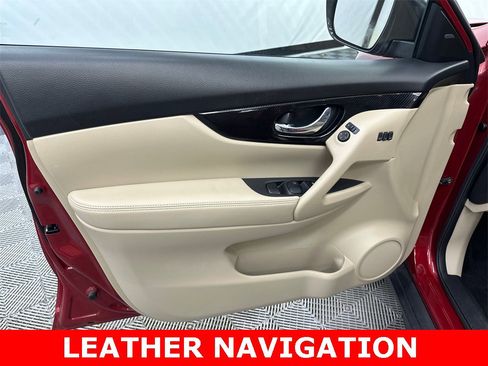 Used 2017 Nissan Rogue SL image 11