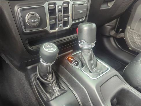 Used 2022 Jeep Gladiator Overland w/ Popular Equipment Package image 11