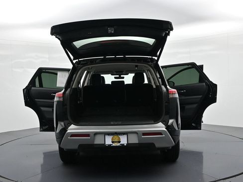 Used 2025 Nissan Pathfinder SL FWD image 26