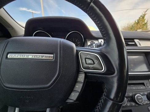 Used 2017 Land Rover Range Rover Evoque SE Premium image 12