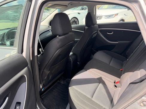 Used 2017 Hyundai Elantra GT FWD image 8