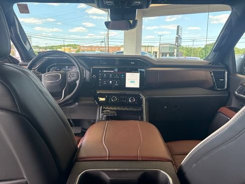Used 2025 GMC Sierra 1500 Denali Ultimate AWD/4WD image 13