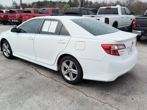 Used 2014 Toyota Camry SE image 3