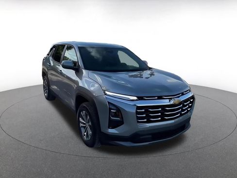 Used 2025 Chevrolet Equinox LT image 3