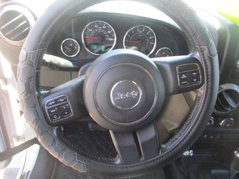 Used 2012 Jeep Wrangler Unlimited Sport image 12