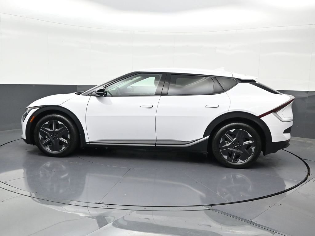Used 2025 Kia EV6 Light RWD image 2