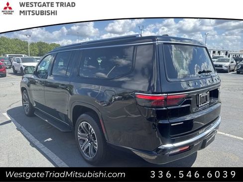 Used 2023 Jeep Wagoneer L Series II AWD/4WD image 8