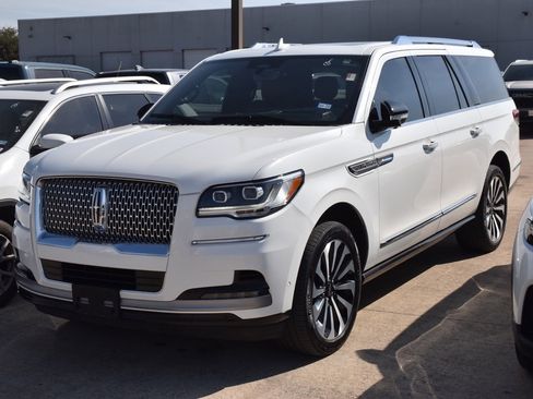 Used 2023 Lincoln Navigator L Reserve image 1
