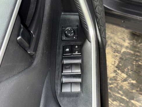 Used 2022 Toyota RAV4 LE AWD/4WD image 22