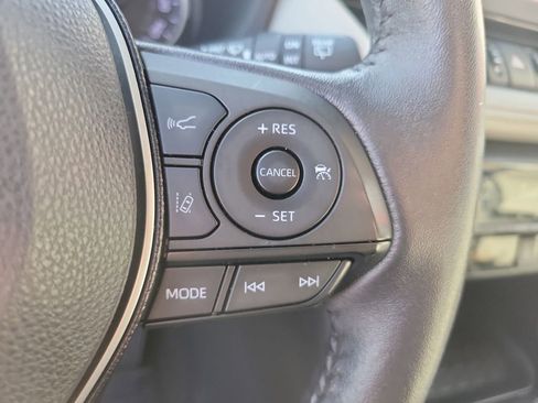 Used 2021 Toyota RAV4 XLE Premium image 30