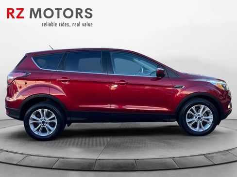 Used 2017 Ford Escape SE image 6