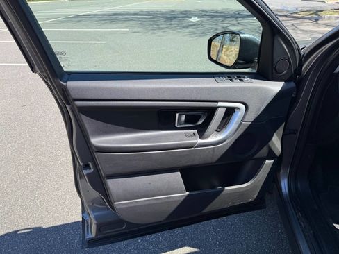 Used 2017 Land Rover Discovery Sport SE AWD/4WD image 19