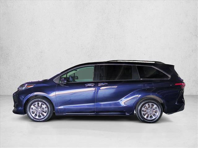 Used 2025 Toyota Sienna XLE FWD image 9