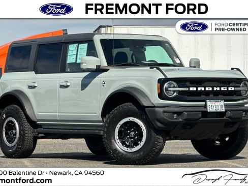 Certified 2022 Ford Bronco Outer Banks w/ Sasquatch Package AWD/4WD image 1