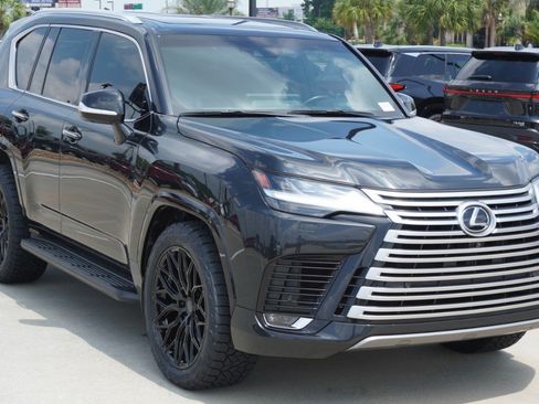 Used 2024 Lexus LX 600 4WD w/ Interior Upgrade Package image 3