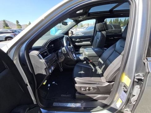 Used 2024 GMC Yukon XL Denali w/ Advanced Technology Package AWD/4WD image 5