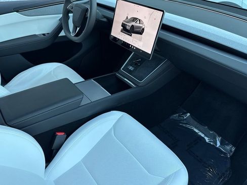 Used 2026 Tesla Model Y 2WD image 14