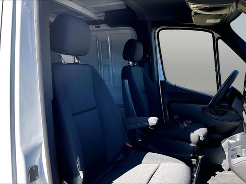 Used 2024 Mercedes-Benz Sprinter 2500 image 9