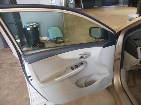 Used 2012 Toyota Corolla LE FWD image 22