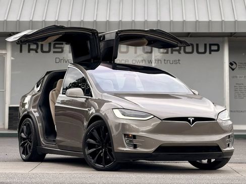 Used 2016 Tesla Model X 90D AWD/4WD image 2