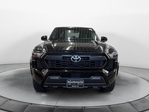 Used 2024 Toyota Tacoma TRD Off-Road image 7