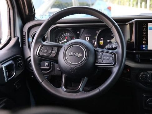 Used 2024 Jeep Wrangler Unlimited Rubicon 4xe AWD/4WD image 25