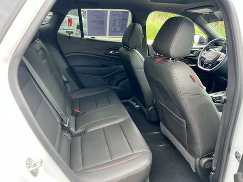 Used 2025 Chevrolet Trax RS w/ Sunroof Package FWD image 26