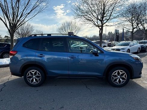 Used 2023 Subaru Forester Premium image 5