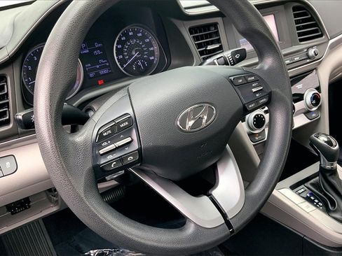 Used 2019 Hyundai Elantra SE image 18