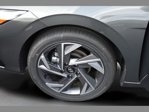 New 2026 Hyundai Elantra Limited FWD image 7