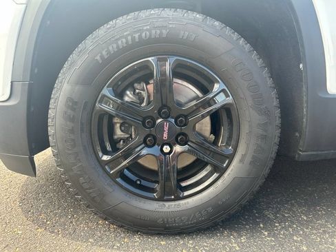 Used 2021 GMC Acadia AT4 w/ Trailering Package AWD/4WD image 3