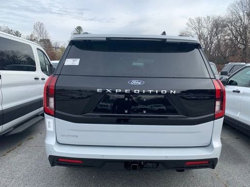 New 2025 Ford Expedition Active image 17