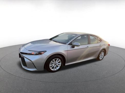 Used 2025 Toyota Camry LE image 8